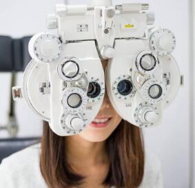眼镜验光师配镜技术培训 镜架调整与日常维修_正真视光培训学校